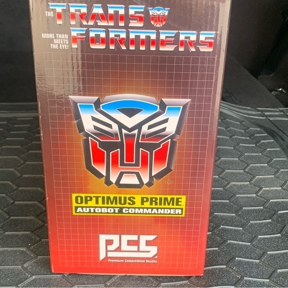 Transformers OPTIMUS PRIME Autobot Commander 9" Statue PCS Collectibles Hasbro - Picture 5 of 5